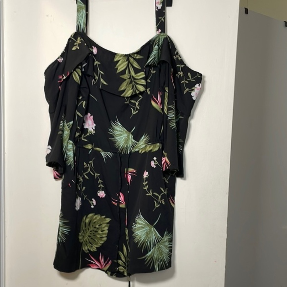 Atmosphere Green Leaf Pattern Top